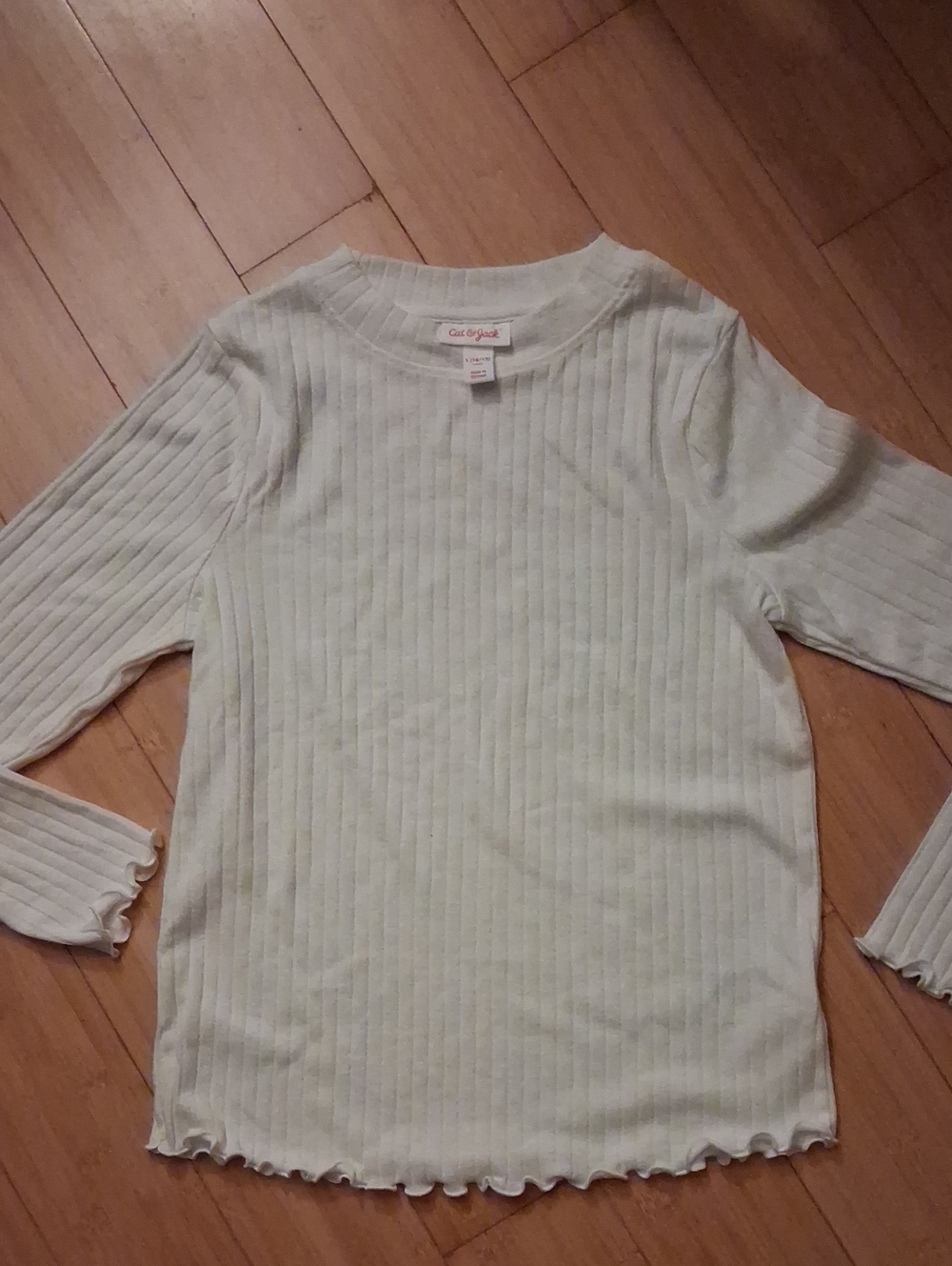 Cat and Jack girls ribbed shirt with lettuce edge. Size Large